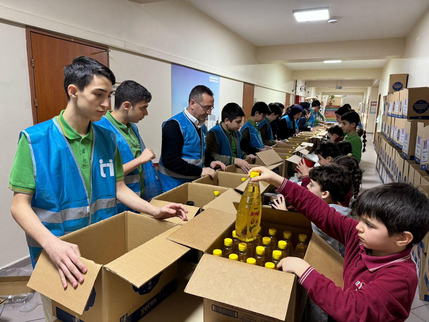 Do�u T�rkistanl� Ailelere Ramazan Kumanya Paketleri 